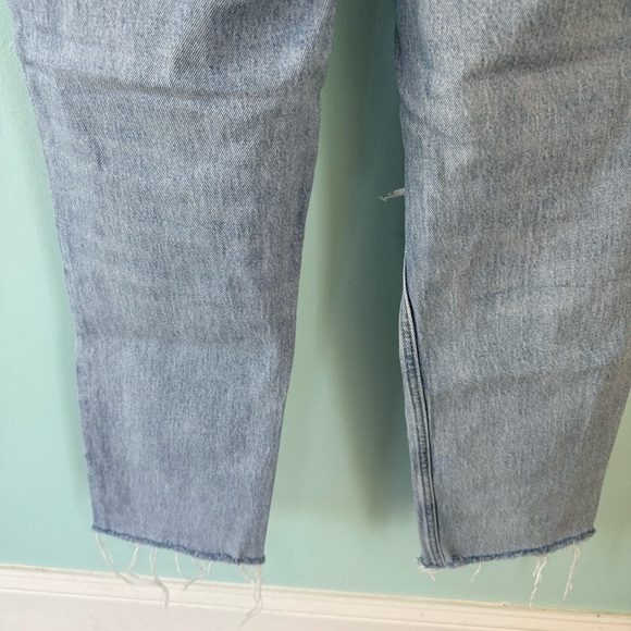 Free Assembly Super High Rise Straight Distressed Light Blue Jeans Size 8 - Picture 8 of 8